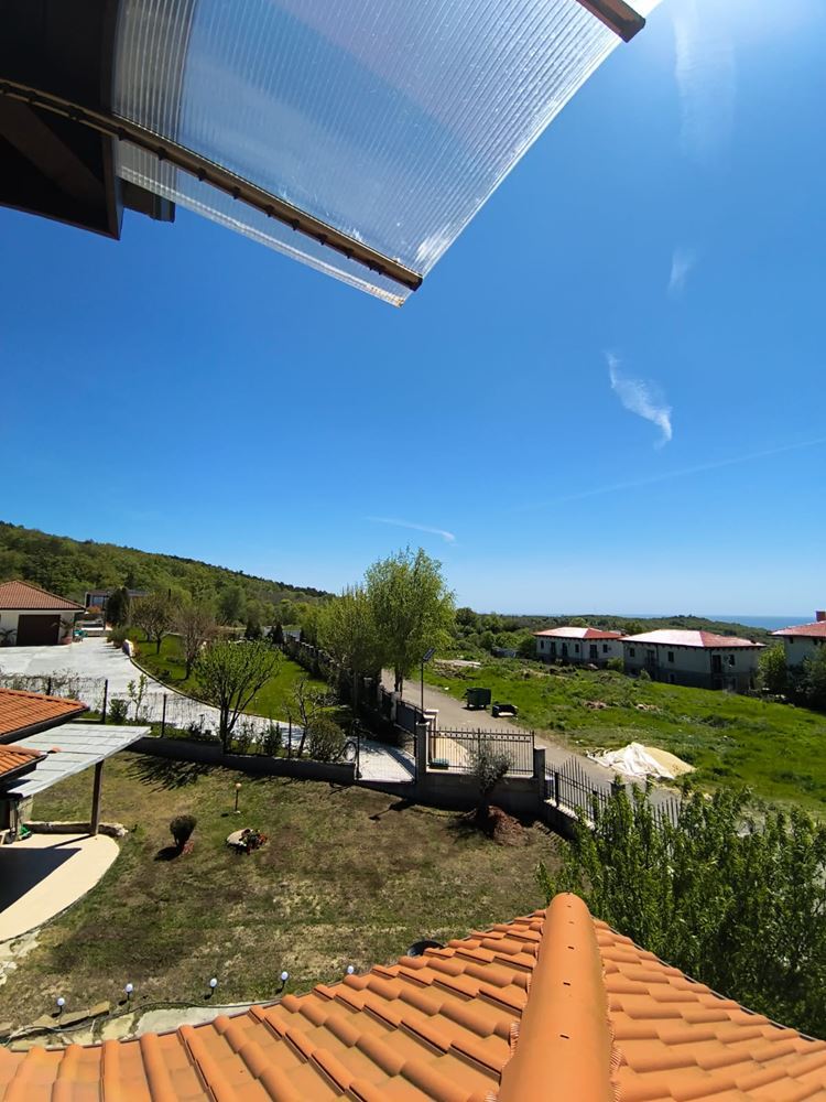 Renovierte Zwei-Schlafzimmer-Wohnung mit Panoramablick in einer modernen Anlage nahe Sonnenstrand