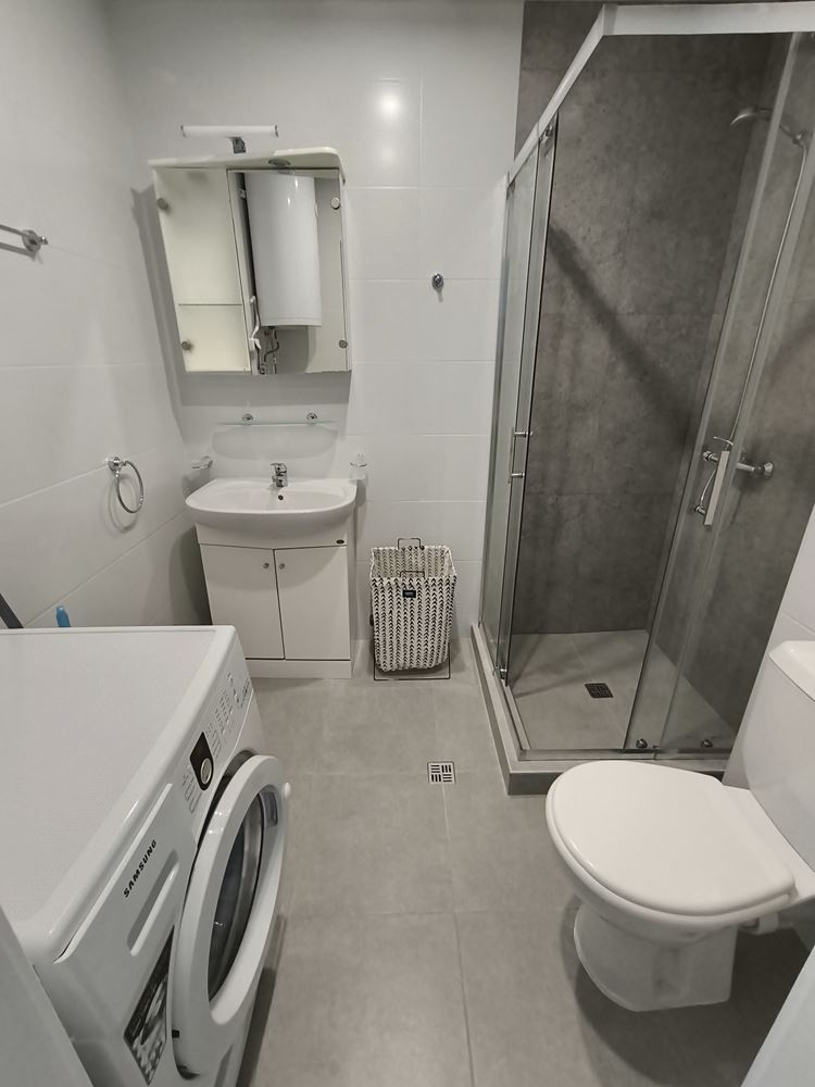 Luxuriöse Wohnung mit einem Schlafzimmer in erster Meereslinie in Sveti Vlas