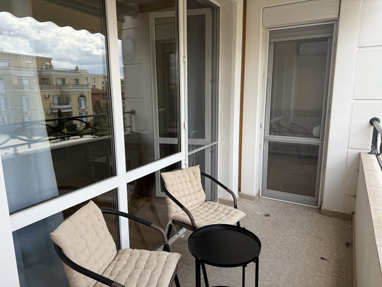 Stilvolle Einzimmerwohnung in einem modernen Komplex in Ravda – ausgezeichnete Investition nahe dem Meer