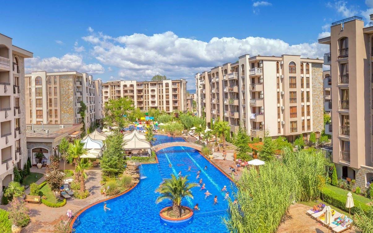 Drei-Zimmer-Wohnung im Erdgeschoss mit direktem Zugang zum Pool in einem Luxuskomplex in Sonnenstrand