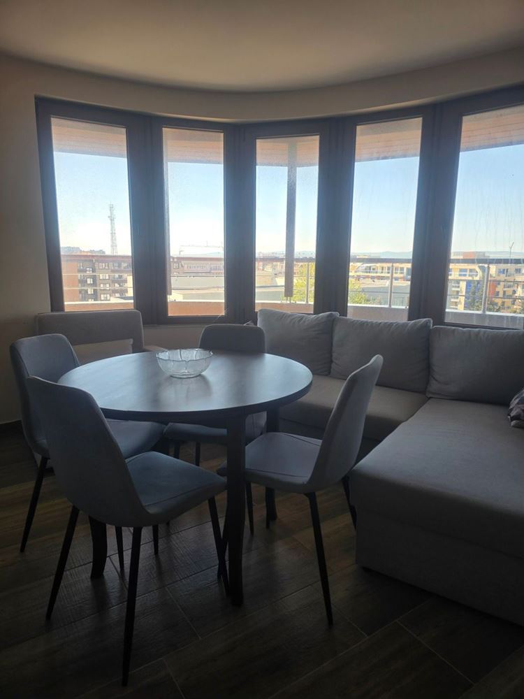 Geräumige 3-Zimmer-Wohnung mit teilweisem Meerblick – ausgezeichnete Lage nahe dem Zentrum und dem Strand