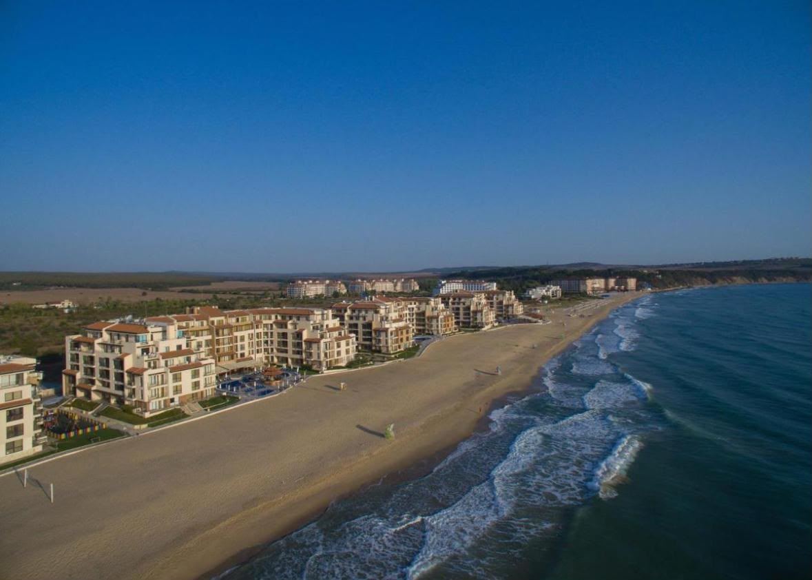 Großzügige 3-Zimmer-Wohnung in erster Meereslinie in Obzor mit Panoramablick auf das Meer