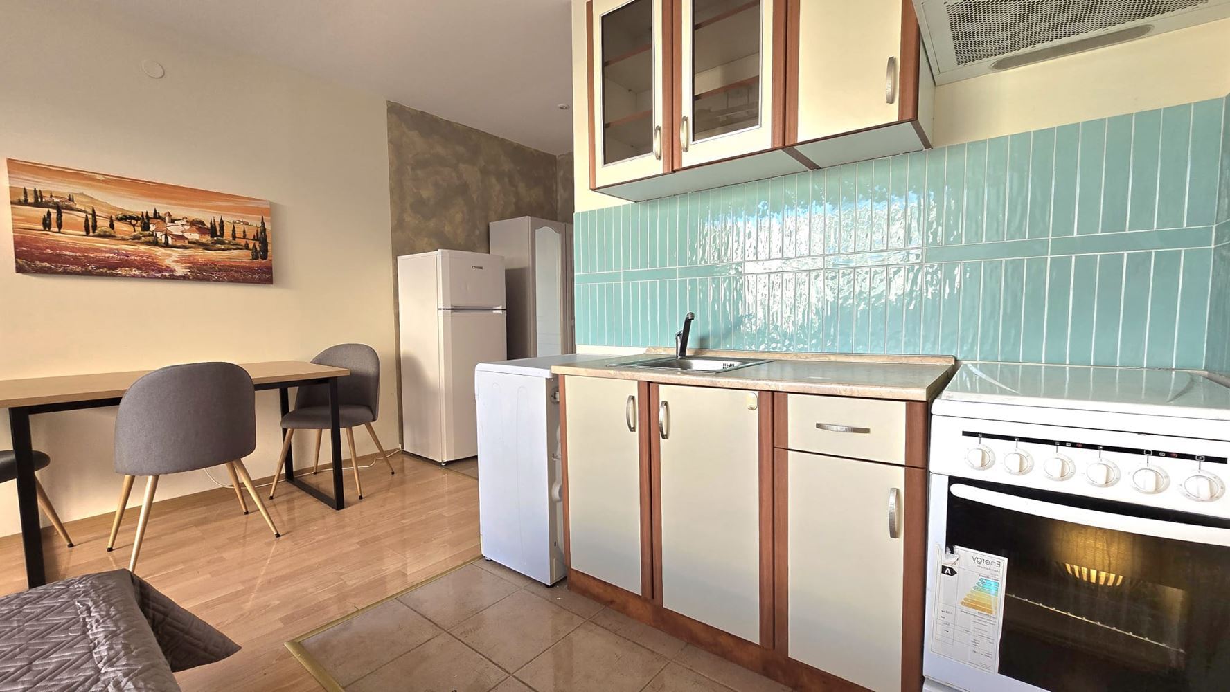Helles Studio mit Poolblick in einer modernen Wohnanlage in Sonnenstrand