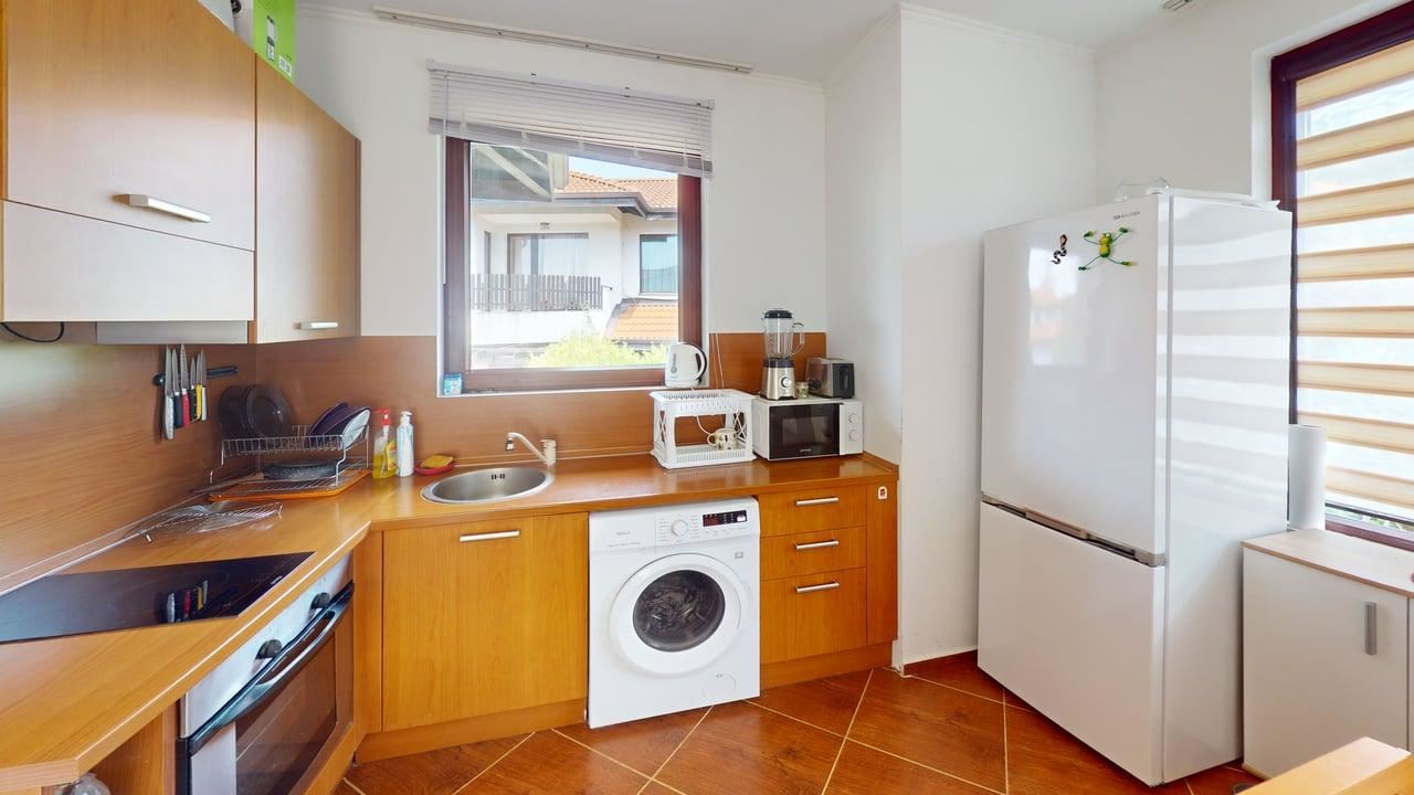 Zweizimmerwohnung mit Panoramablick auf das Meer und die Berge in einer Wohnanlage mit Swimmingpools und SPA-Zentrum