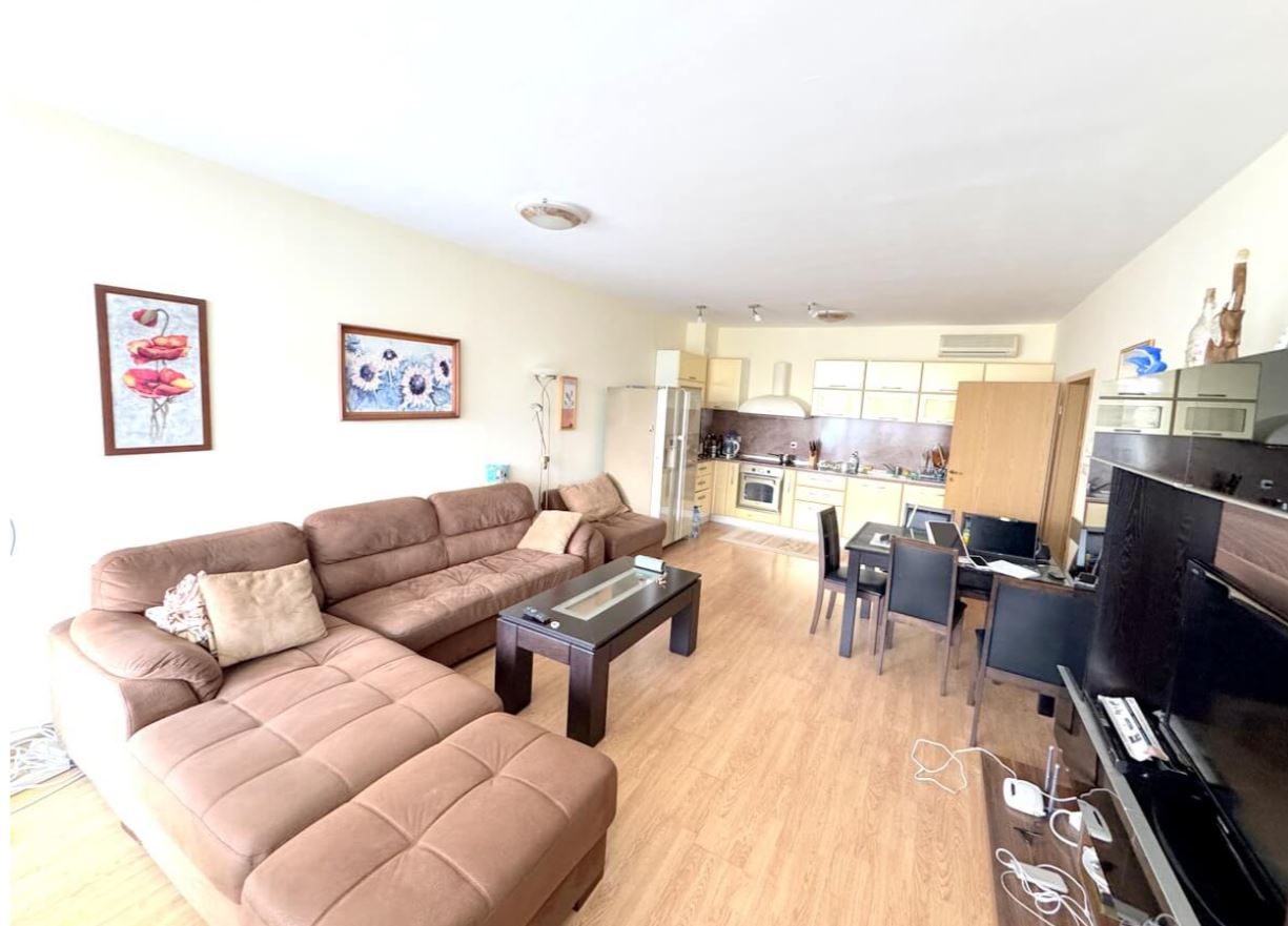 Wohnung mit zwei Schlafzimmern in erster Meereslinie in Ravda – Panoramablick auf das Meer und prestigeträchtige Lage