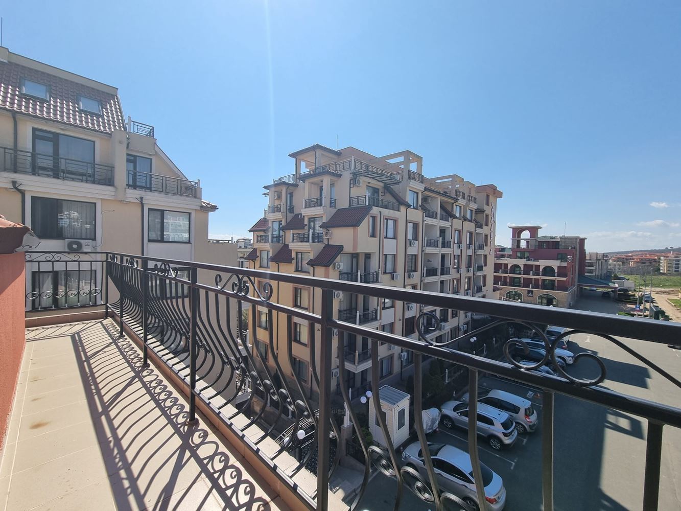 Helle und moderne Wohnung in ausgezeichneter Lage – eine Kombination aus Komfort, Natur und Meeresflair