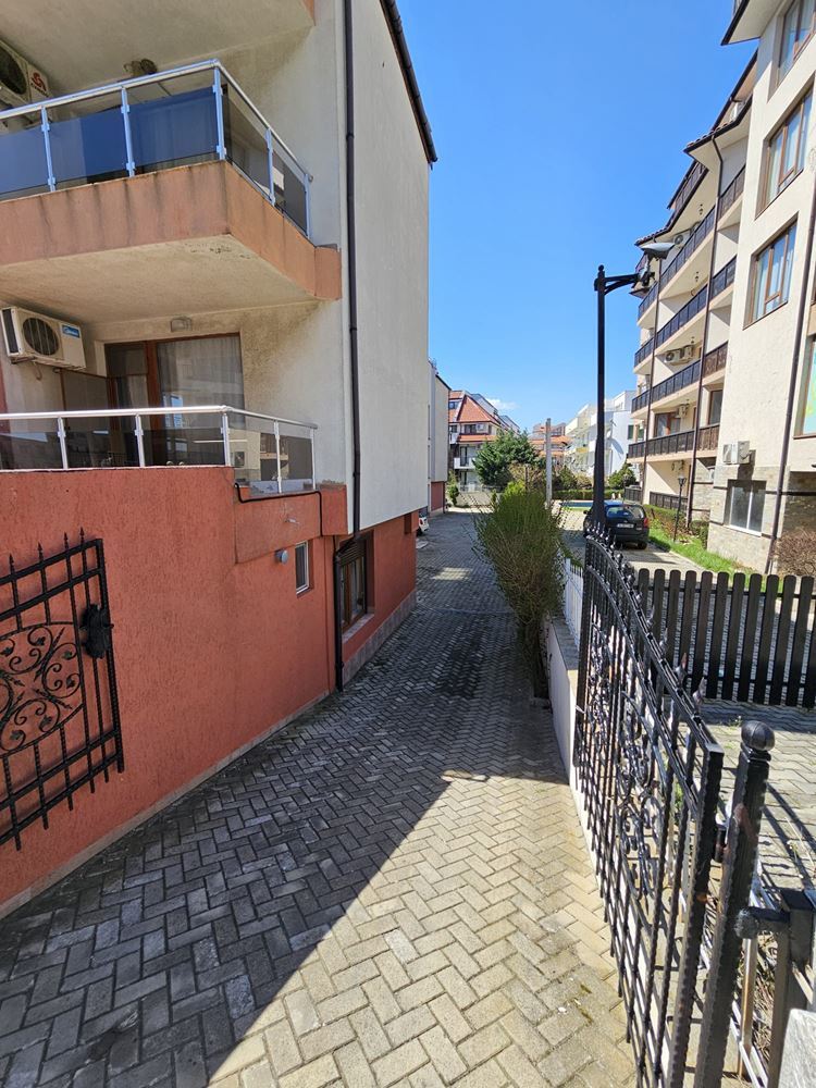 Einzimmerwohnung mit Meerblick in Sveti Vlas – Prestige, Komfort und Lage 100 m vom Strand entfernt. Mit Parkplatz in der Anlage