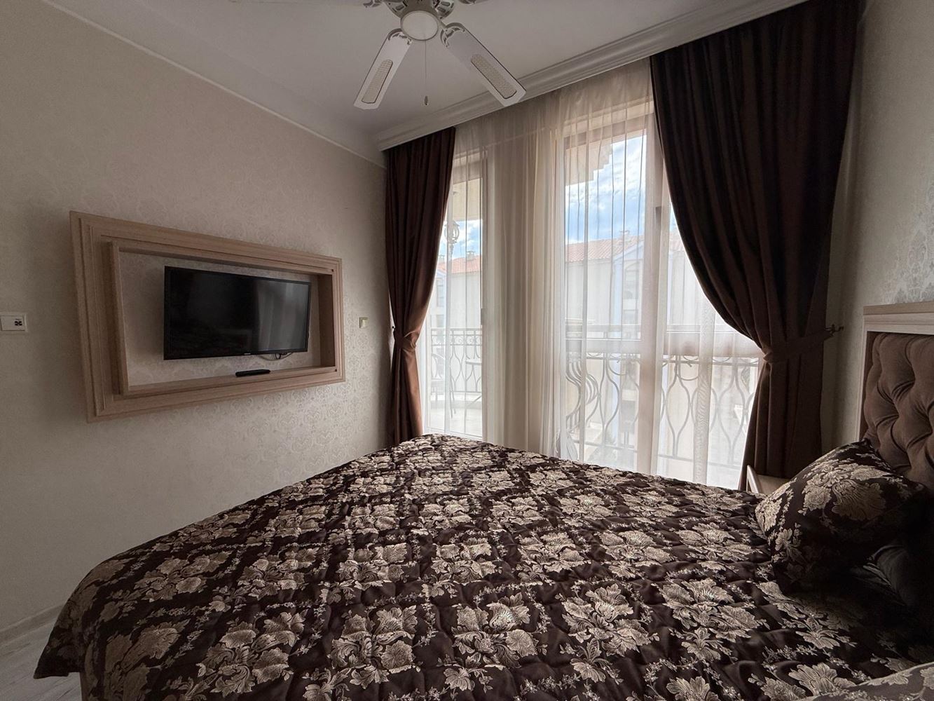 Wohnung mit einem Schlafzimmer in einer luxuriösen Anlage in Sonnenstrand mit beeindruckenden Swimmingpools und Erholungsbereichen