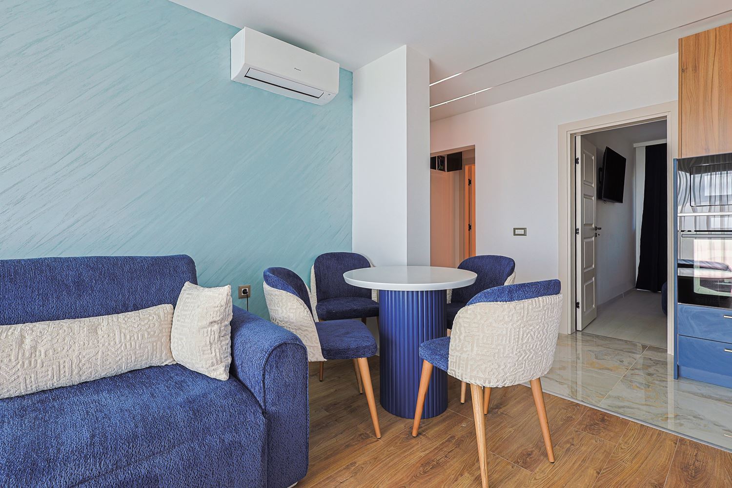 Zweizimmerwohnung mit Meerblick und Designer-Renovierung in einer grünen Anlage in Sonnenstrand