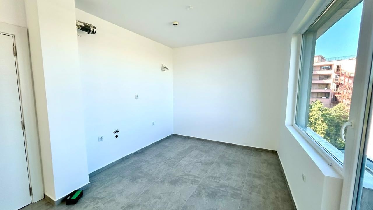 Erste Meereslinie in Sonnenstrand – geräumige 2-Zimmer-Wohnung mit Blick auf das Meer, die Berge und die Stadt