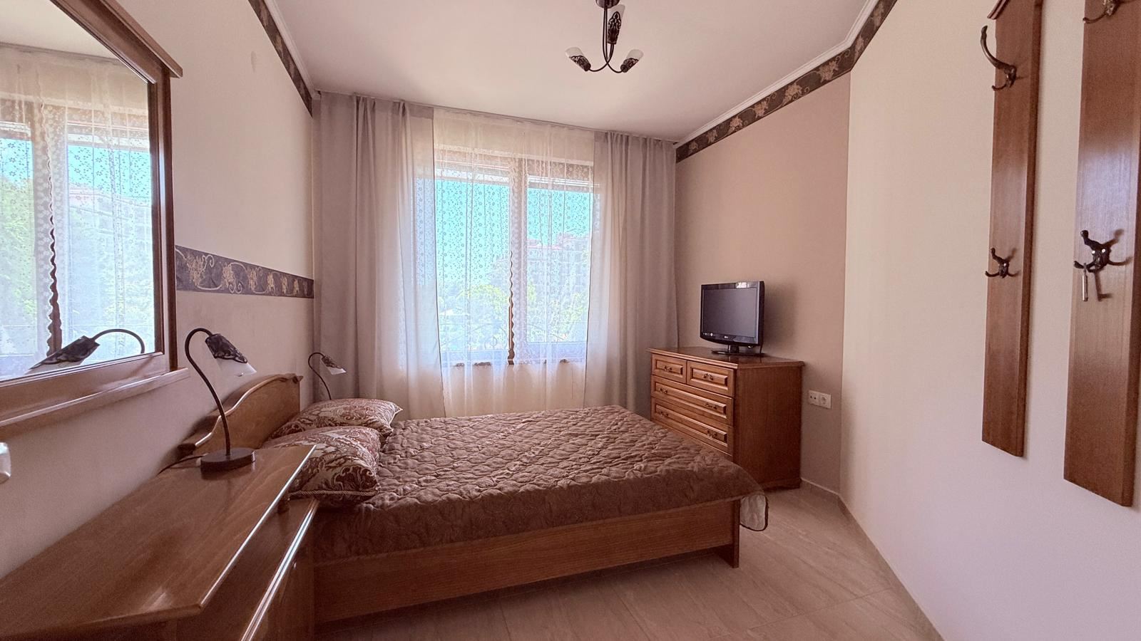 Luxuriöse 2-Zimmer-Wohnung in einer Anlage in Nessebar – 200 m vom Strand, Pool- und Gartenblick