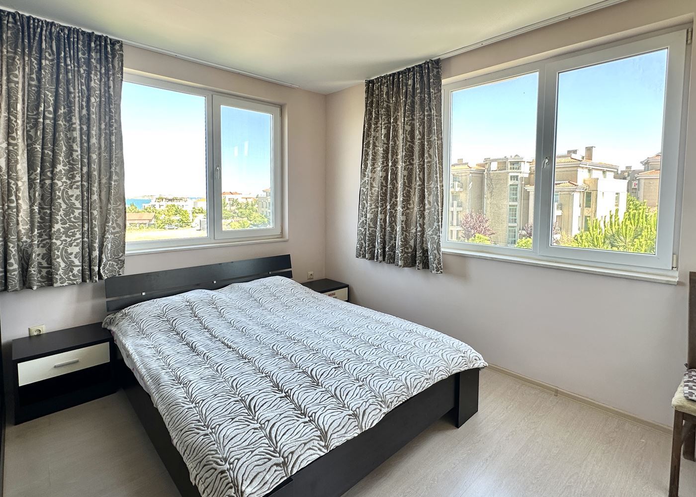Geräumige 2-Zimmer-Wohnung mit Panoramablick auf das Meer in Tschernomorez – ein bezugsfertiges Zuhause am Meer