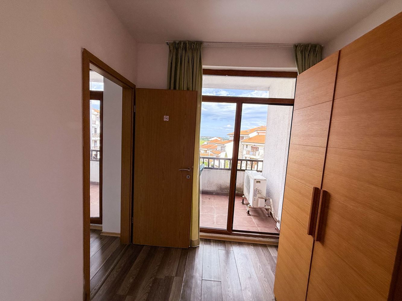 Großzügige 3-Zimmer-Wohnung mit teilweisem Meerblick in Aheloy