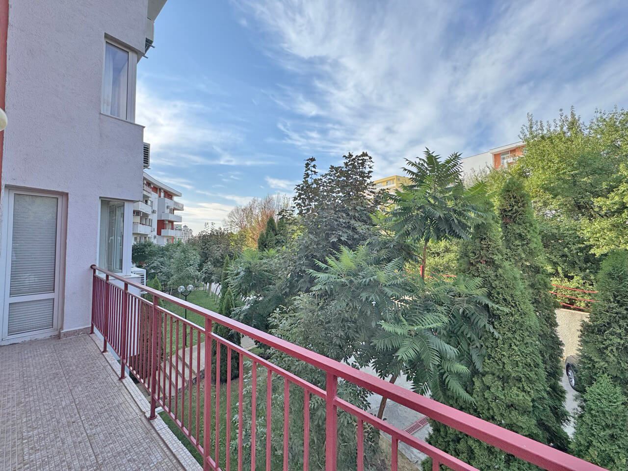 Bezugsfertig! Zwei-Zimmer-Wohnung in einer attraktiven Anlage in Sveti Vlas