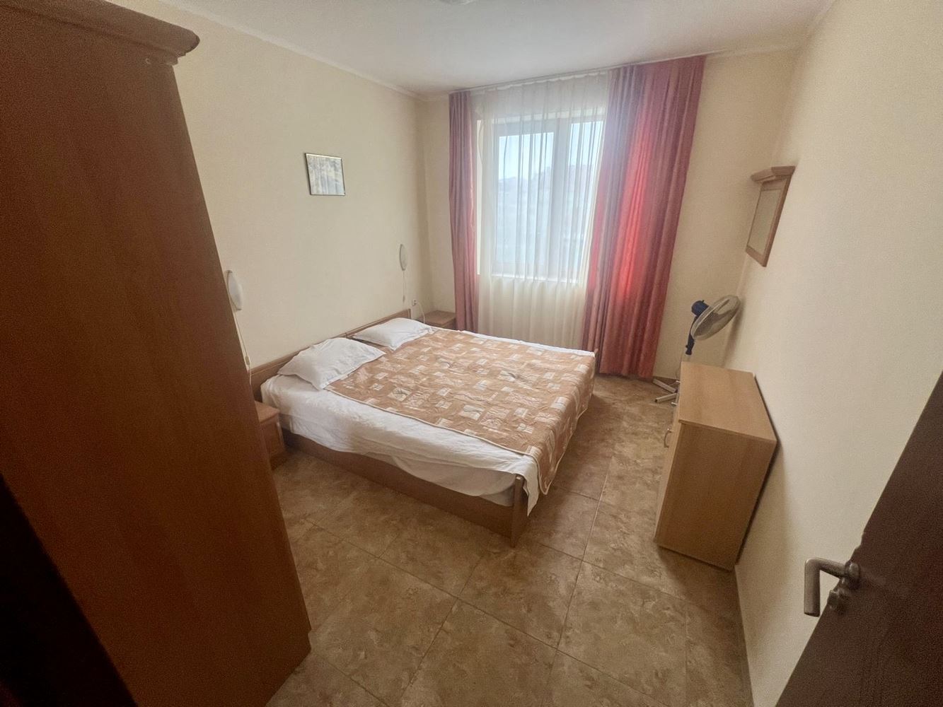 Geräumige Drei-Zimmer-Wohnung mit Poolblick in einer prestigeträchtigen Anlage in Nessebar