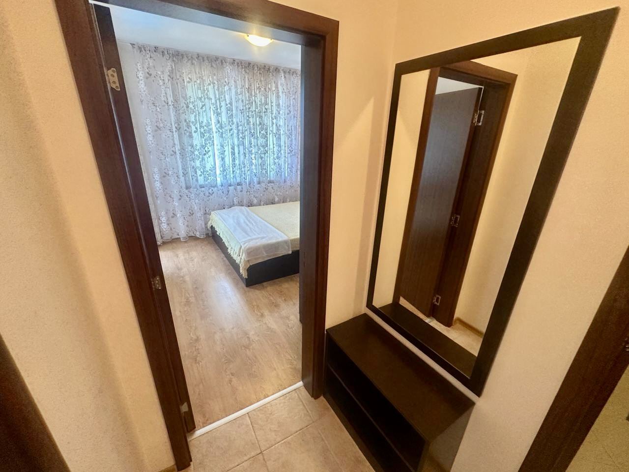 Geräumige Zweizimmerwohnung mit Blick auf den begrünten Innenhof in Nessebar