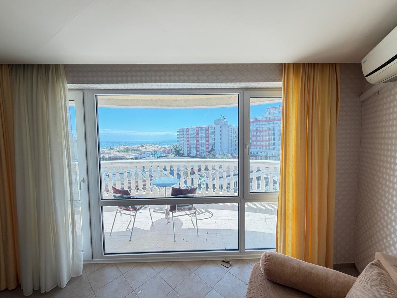 Luxuriöse 3-Zimmer-Wohnung mit Meerblick nur 100 Meter vom Strand in Sonnenstrand entfernt
