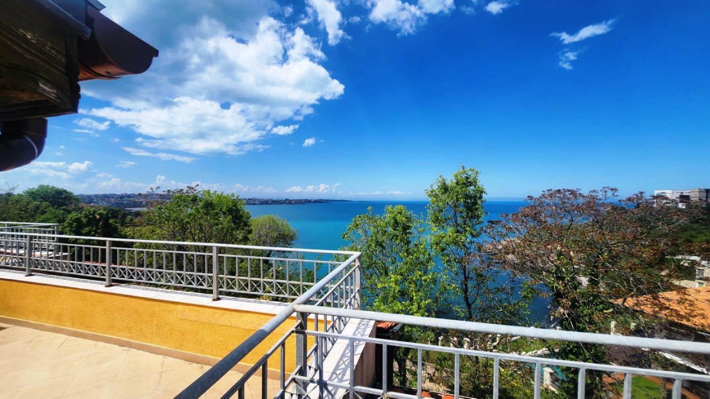 Maisonette in erster Meereslinie in Sosopol mit Panoramablick und Boutique-Lage