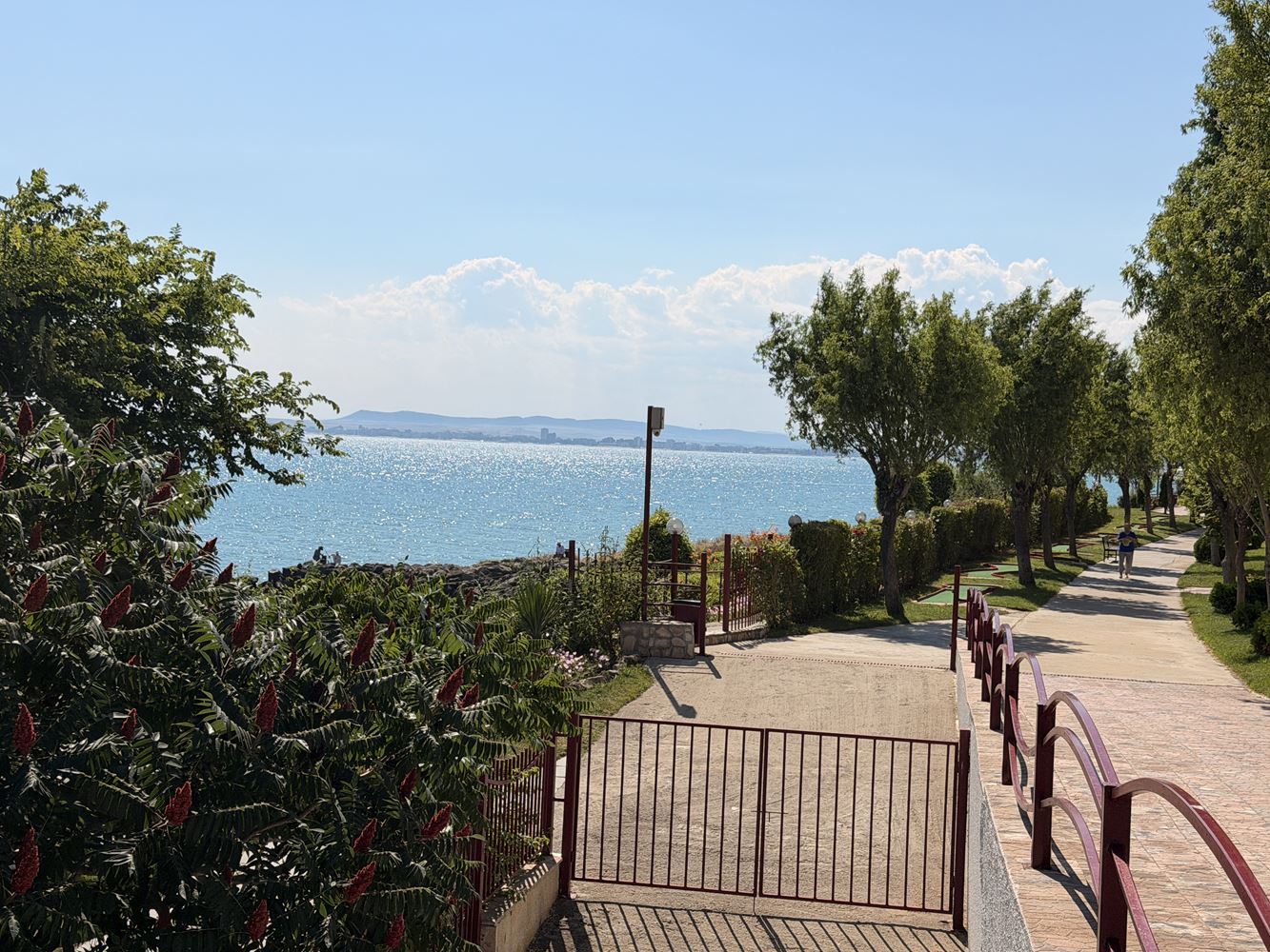 Absolute erste Meereslinie in Sveti Vlas! Geräumige Zweizimmerwohnung mit wunderschönem Meerblick