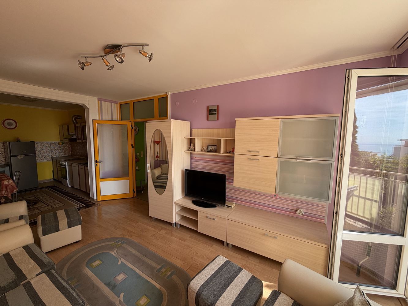 Zweizimmerwohnung mit großzügiger Terrasse und Meerblick in Sveti Vlas – 300 Meter vom Strand entfernt