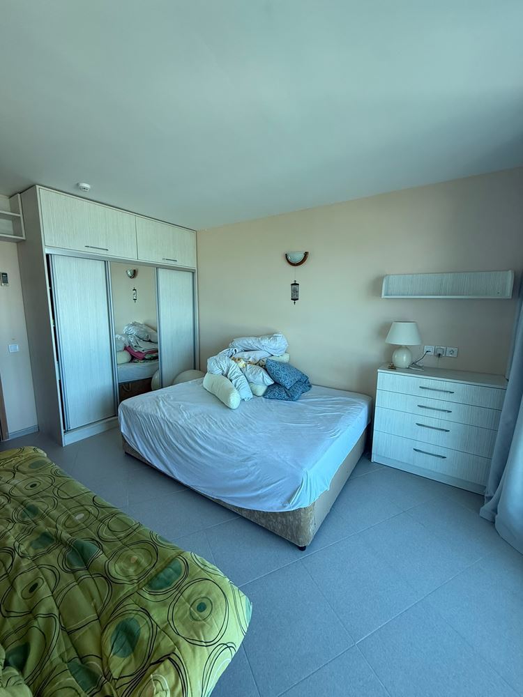 Direkter Meerblick – großzügige 2-Zimmer-Wohnung in erster Meereslinie in Pomorie