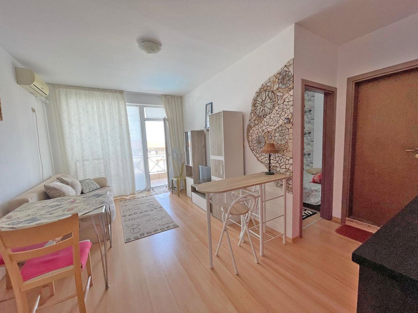 Zweizimmerwohnung mit Poolblick in Sonnenstrand in einem Komplex mit reichhaltiger Infrastruktur