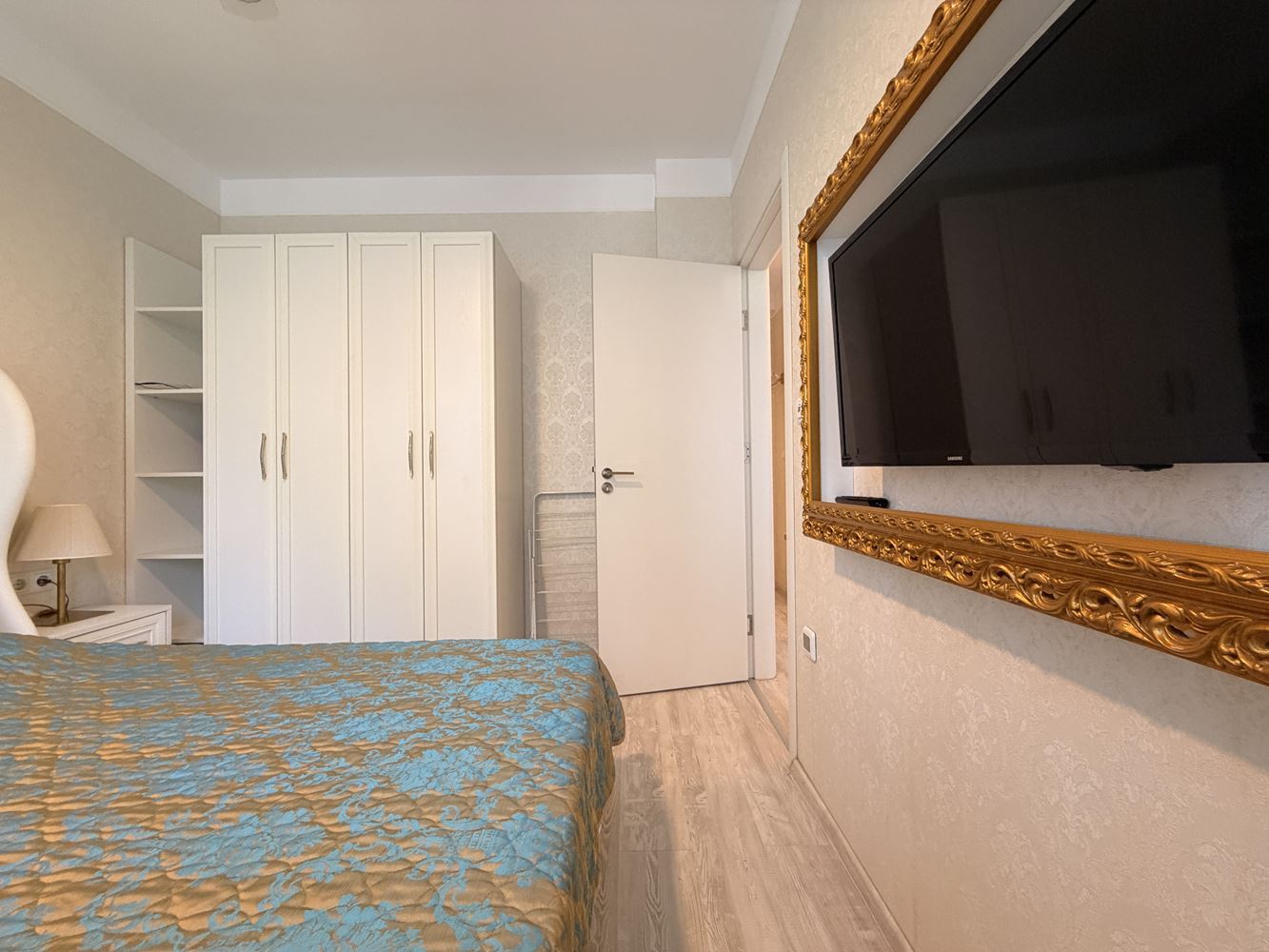2-Zimmer-Wohnung mit Blick auf den Park und den Swimmingpool in einer prestigeträchtigen Wohnanlage am Sonnenstrand