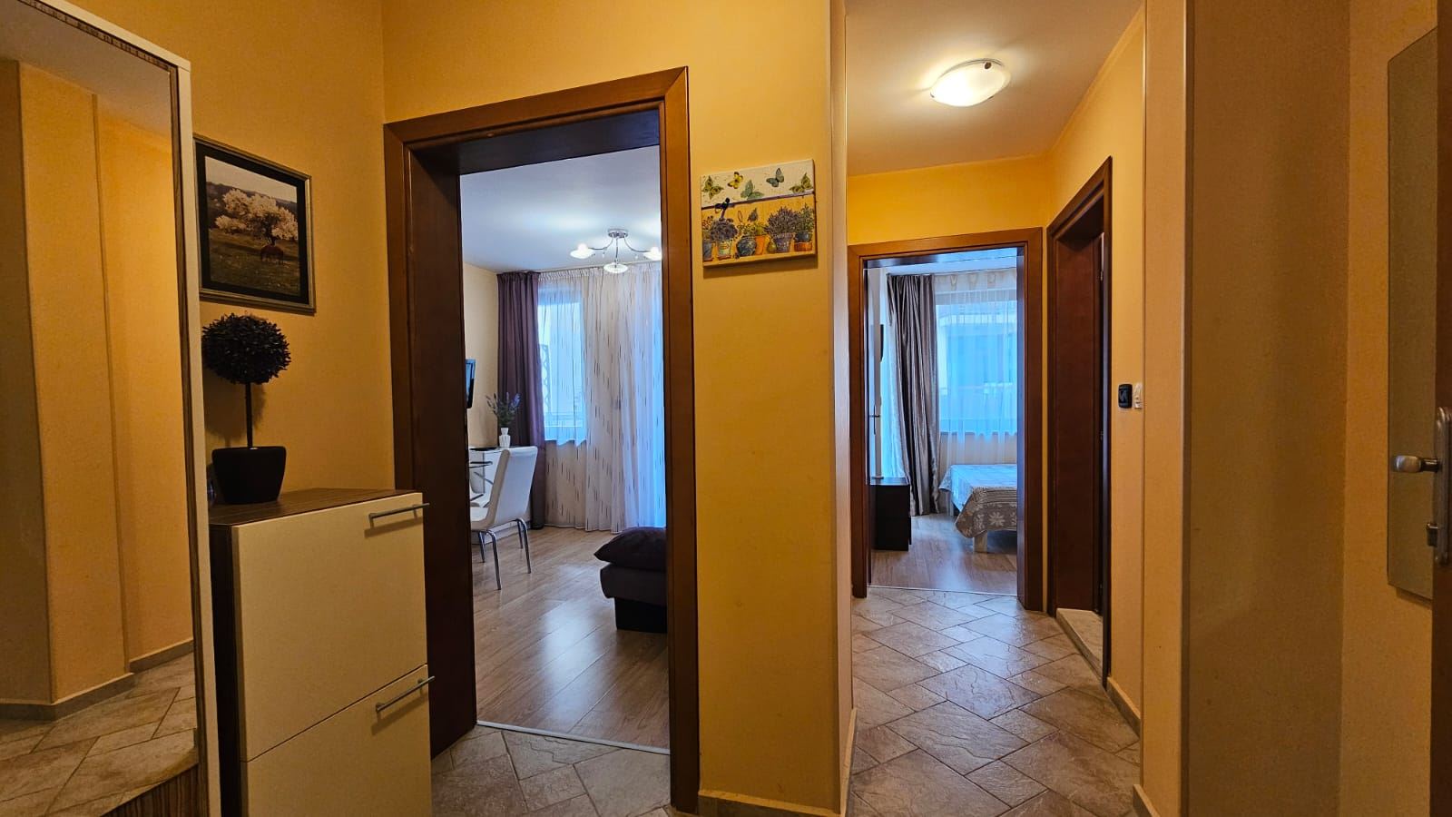 Gemütliche und stilvoll eingerichtete 2-Zimmer-Wohnung mit teilweisem Meerblick