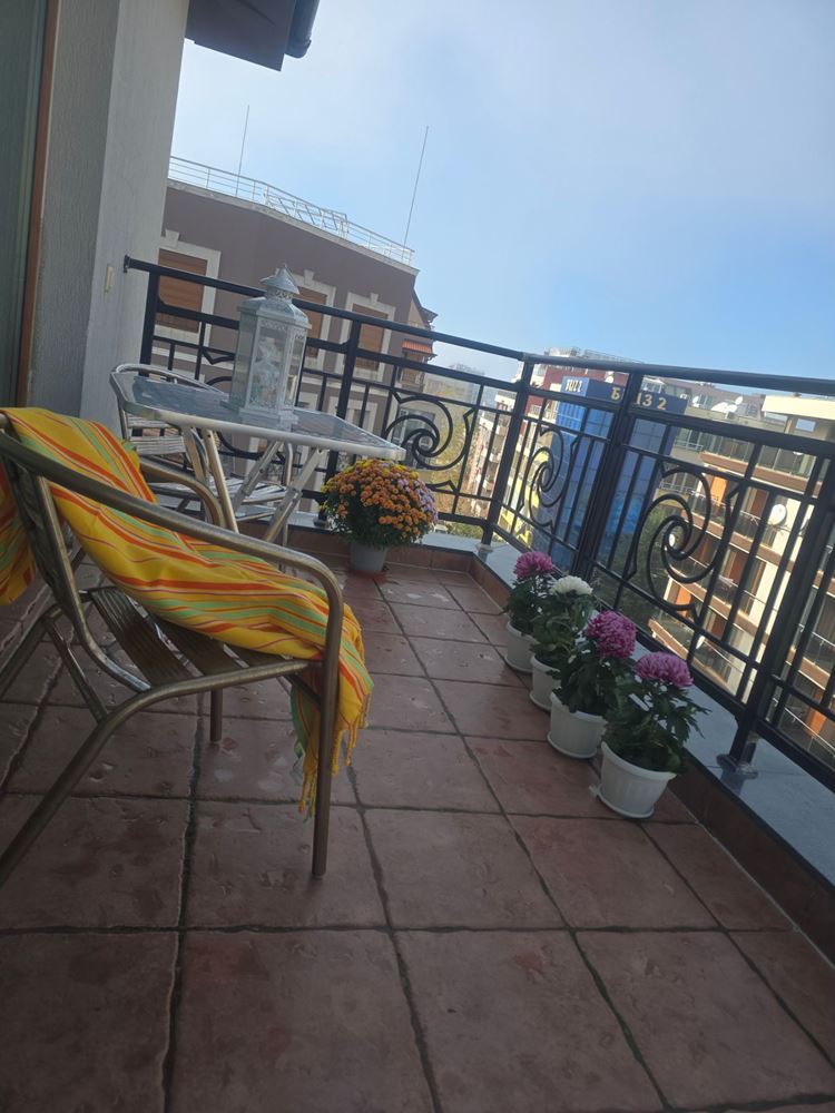 Geräumige 3-Zimmer-Wohnung mit Meerblick in Pomorie – 50 Meter vom Meer entfernt