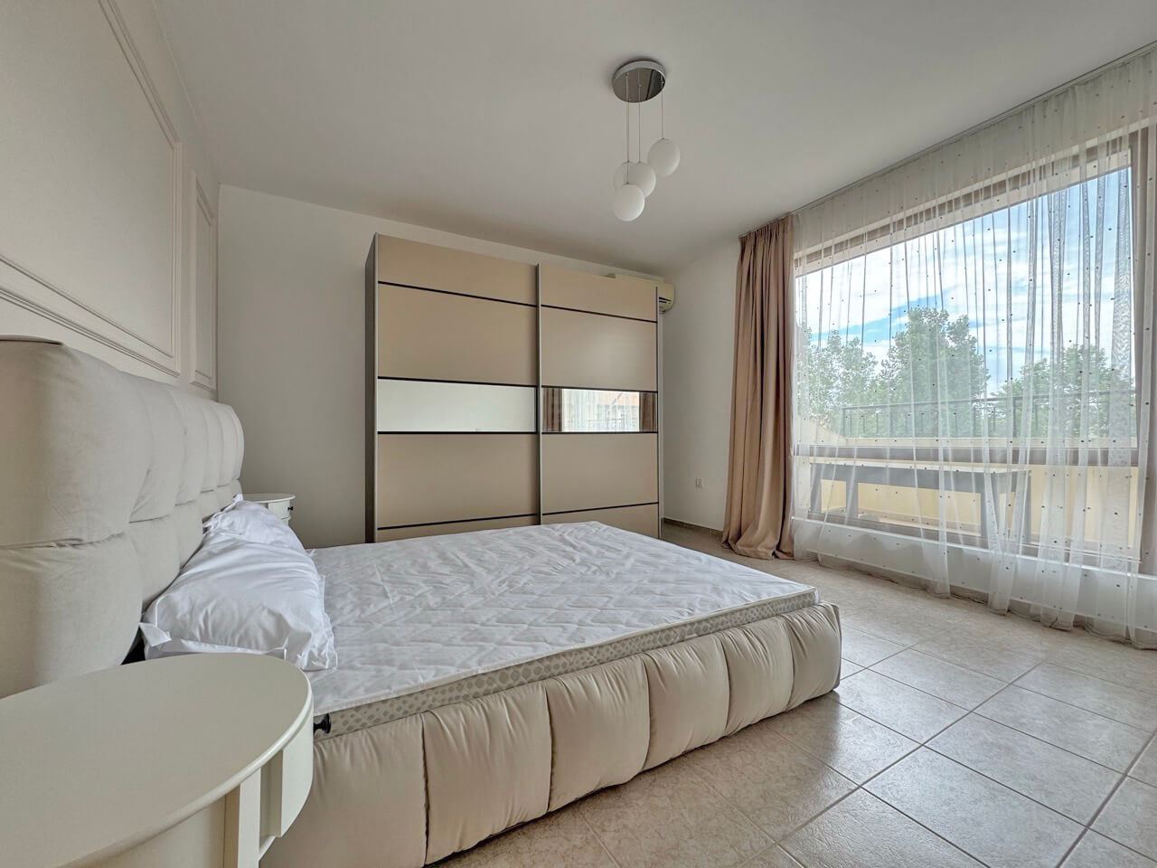Geräumige Drei-Zimmer-Wohnung im Herzen von Sonnenstrand – Komfort, Lage und eine ausgezeichnete Investition