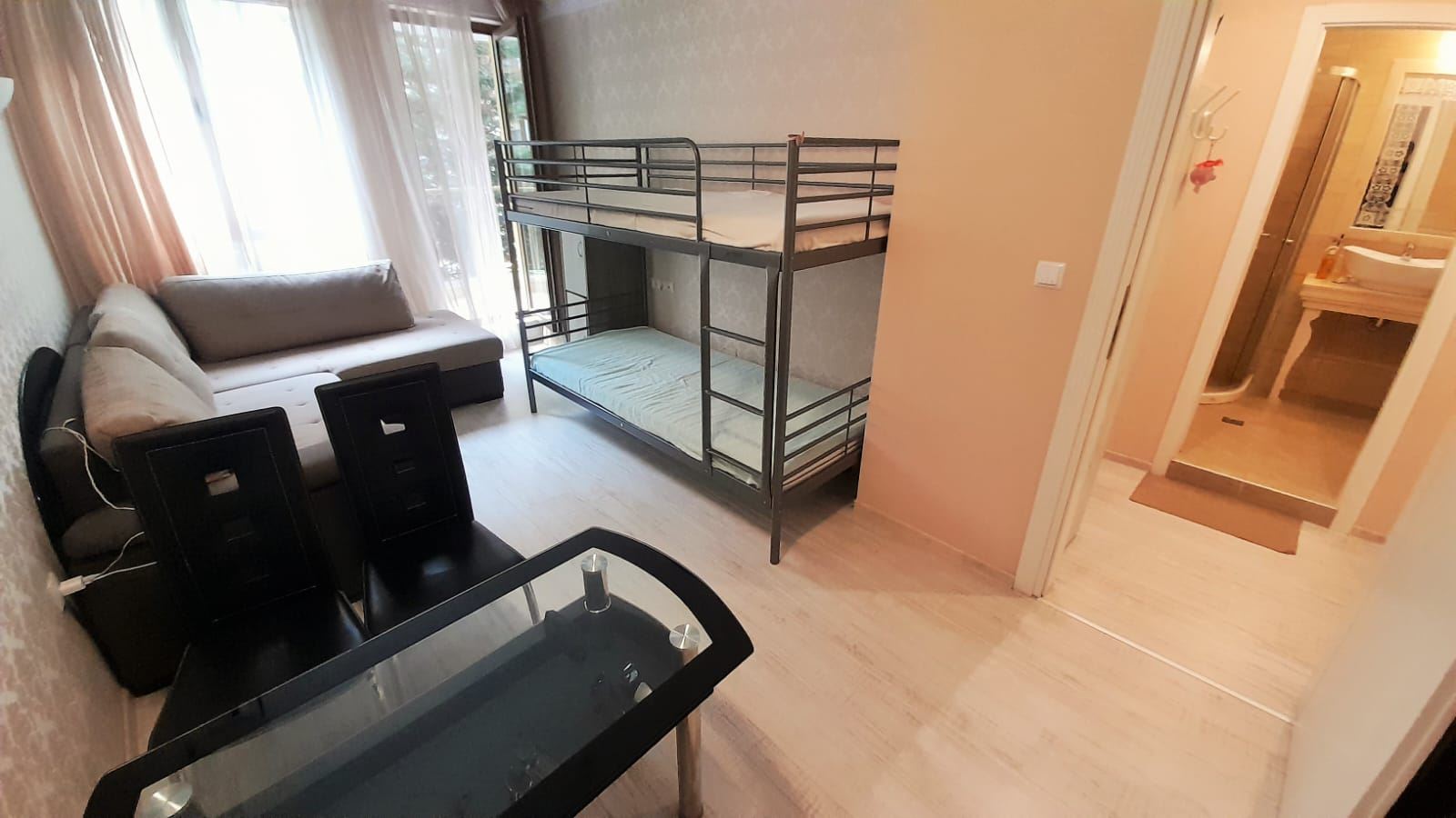 2-Zimmer-Wohnung in einer prestigeträchtigen Anlage in Sonnenstrand – Komfort, Annehmlichkeiten und eine hervorragende Investition am Meer
