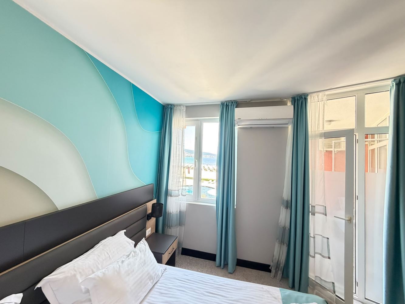 Luxuriöse Wohnung in erster Meereslinie in Sonnenstrand mit frontalem Meerblick