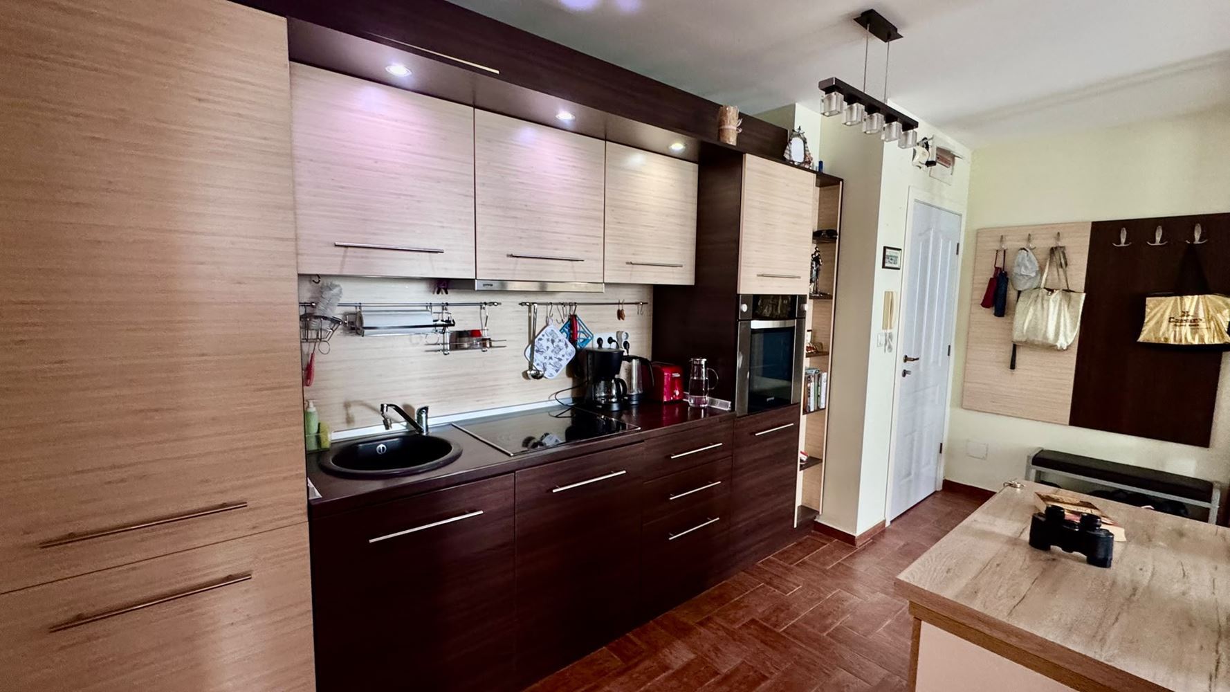 Erste Meereslinie in Sveti Vlas – Wohnung mit Meerblick in einer Anlage mit eigener Infrastruktur