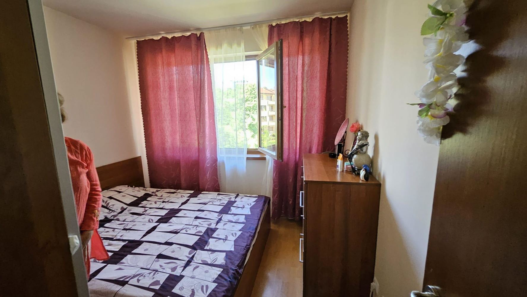 Meerblick und Komfort nur 100 Meter vom Strand entfernt! Möblierte Zweizimmerwohnung in einer Wohnanlage in Byala