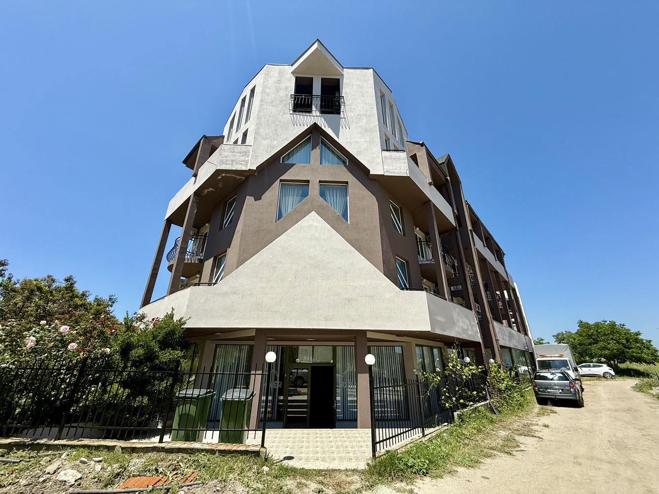 Geräumige 2-Zimmer-Wohnung mit Gartenzugang und ohne Wartungsgebühr in Ravda