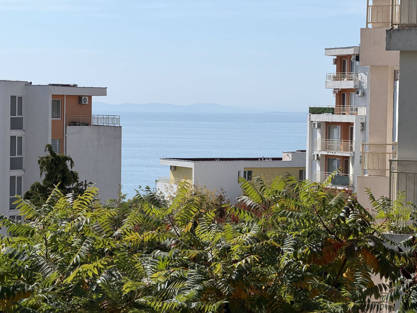 Zweizimmerwohnung mit großzügiger Terrasse und Meerblick in Sveti Vlas – 300 Meter vom Strand entfernt