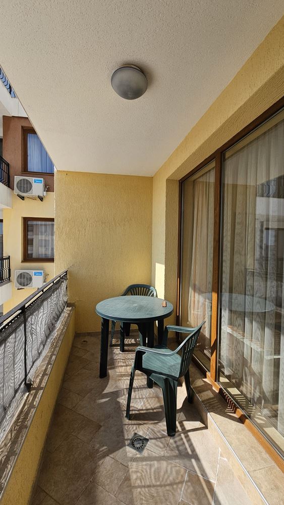 Geräumige 3-Zimmer-Wohnung in erster Meereslinie mit Privatstrand in Sveti Vlas