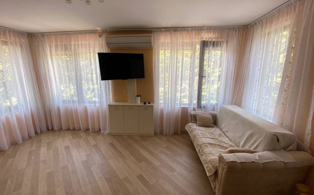 Zwei-Zimmer-Wohnung 50 Meter vom Strand in Ravda – modernes Gebäude, Komfort und ausgezeichnete Lage