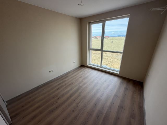 Neue Zweizimmerwohnung mit großzügigem Balkon in einer modernen Anlage in Ravda