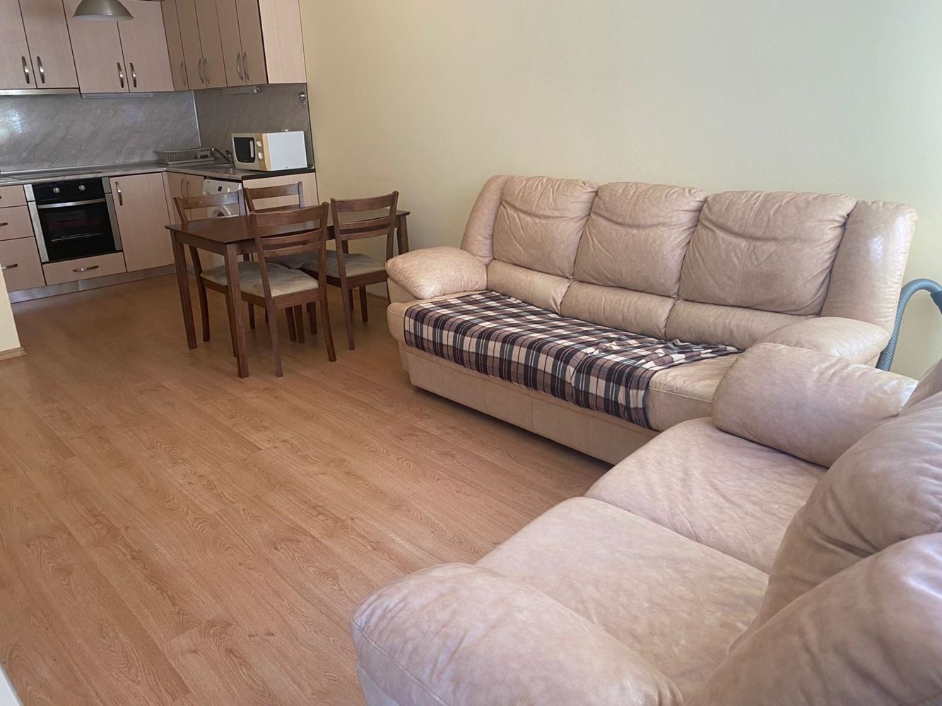 Möblierte Zweizimmerwohnung 50 m vom Meer entfernt in Pomorie
