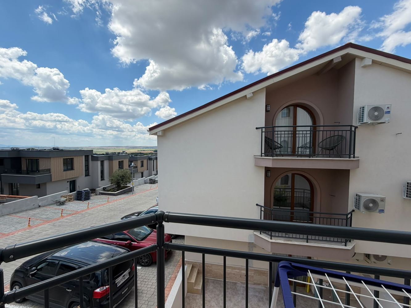 Luxuriöses Apartment mit zwei Schlafzimmern in einer neuen Wohnanlage nahe Sonnenstrand – Komfort, Sicherheit und hervorragende Investition