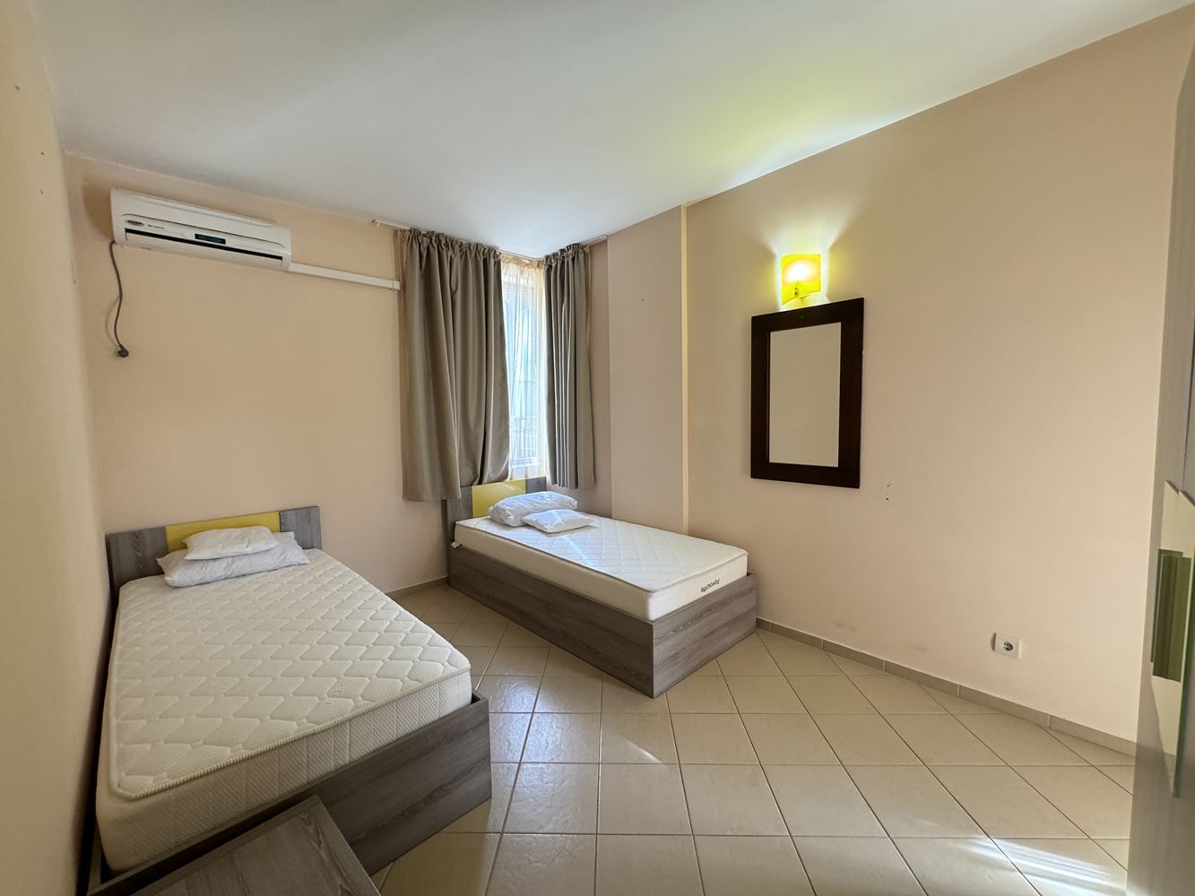 Geräumige 3-Zimmer-Wohnung in erster Meereslinie in Sveti Vlas – Meer- und Poolblick