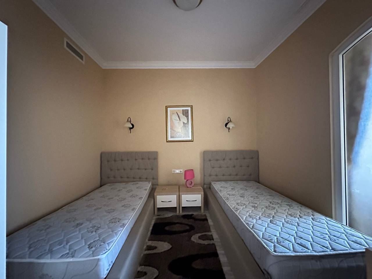 Geräumige Wohnung mit Meerblick in erster Meereslinie in Pomorie – Ferienimmobilie mit dem Gefühl eines luxuriösen Resorts