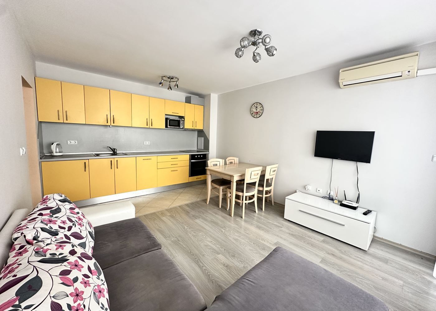 Ein-Zimmer-Apartment 100 m vom Strand in Pomorie – Komfort, Bequemlichkeit und Meerblick