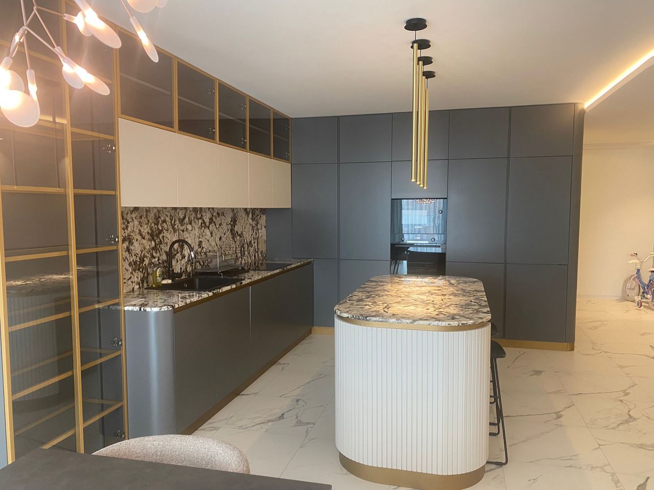 Elegante und großzügige 3-Zimmer-Wohnung in erster Meereslinie in Nessebar – Panoramablick auf das Meer und Premium-Komfort