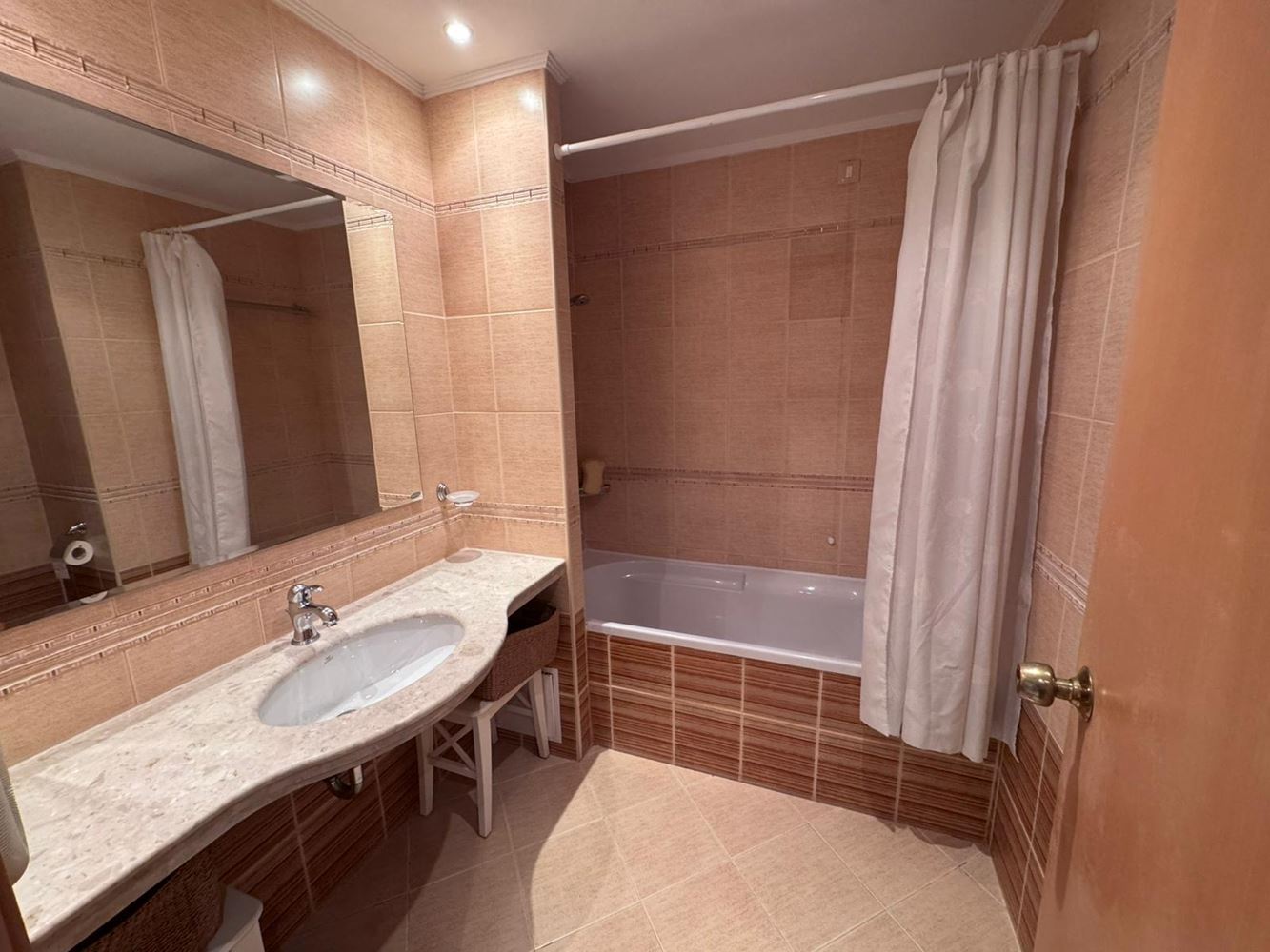 Luxuriöse Einzimmerwohnung in einem prestigeträchtigen First-Line-Komplex – Komfort, Stil und endlose Annehmlichkeiten