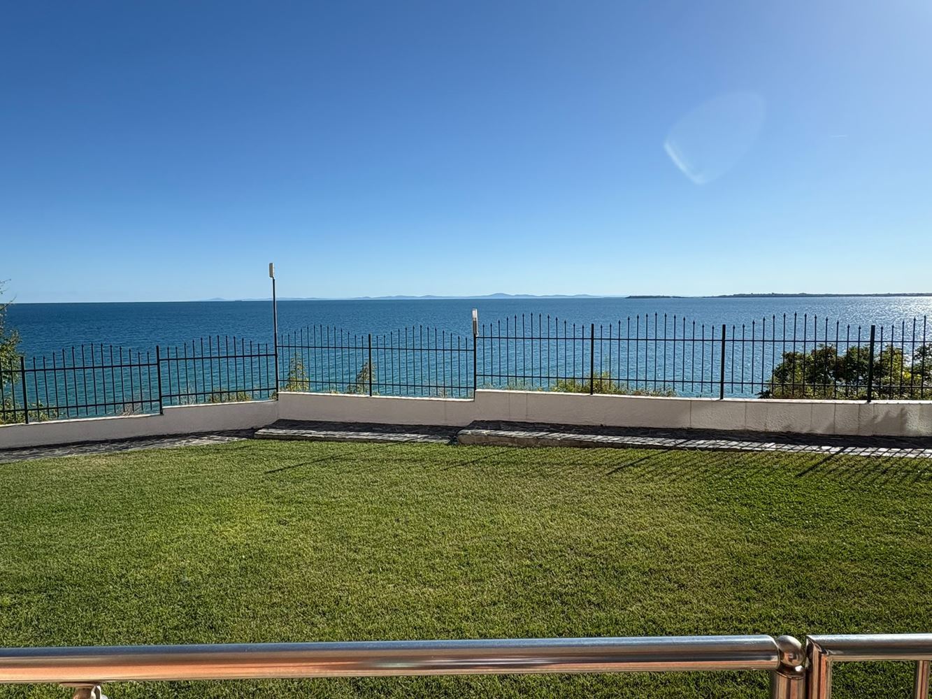 Erste Meereslinie in Sveti Vlas – geräumige Wohnung mit einem Schlafzimmer und Meerblick