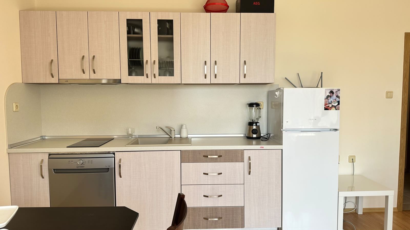 Helle Drei-Zimmer-Wohnung in ruhiger Lage in Nessebar mit niedriger Instandhaltungsgebühr