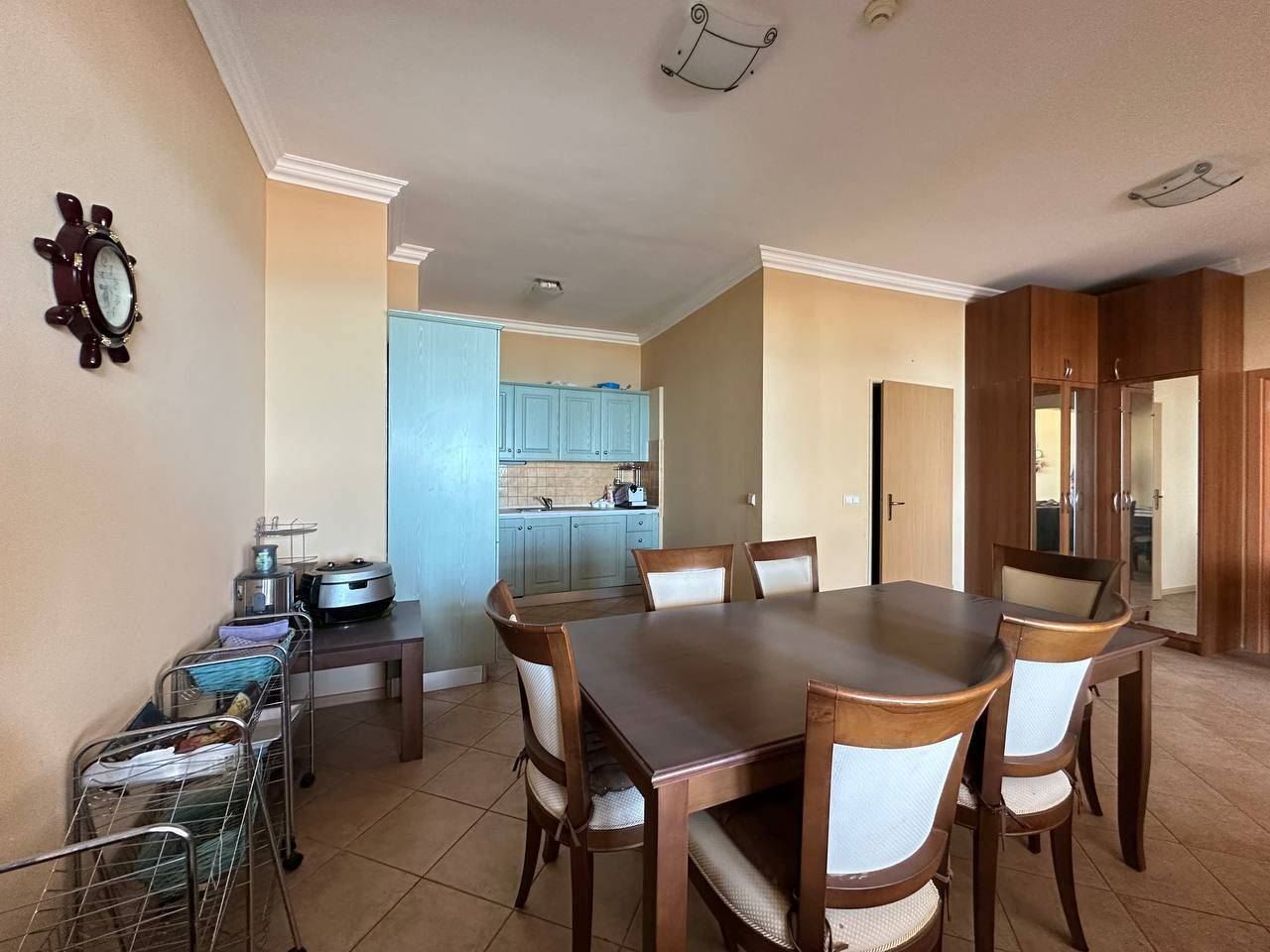 Geräumige Wohnung mit Meerblick in erster Meereslinie in Pomorie – Ferienimmobilie mit dem Gefühl eines luxuriösen Resorts