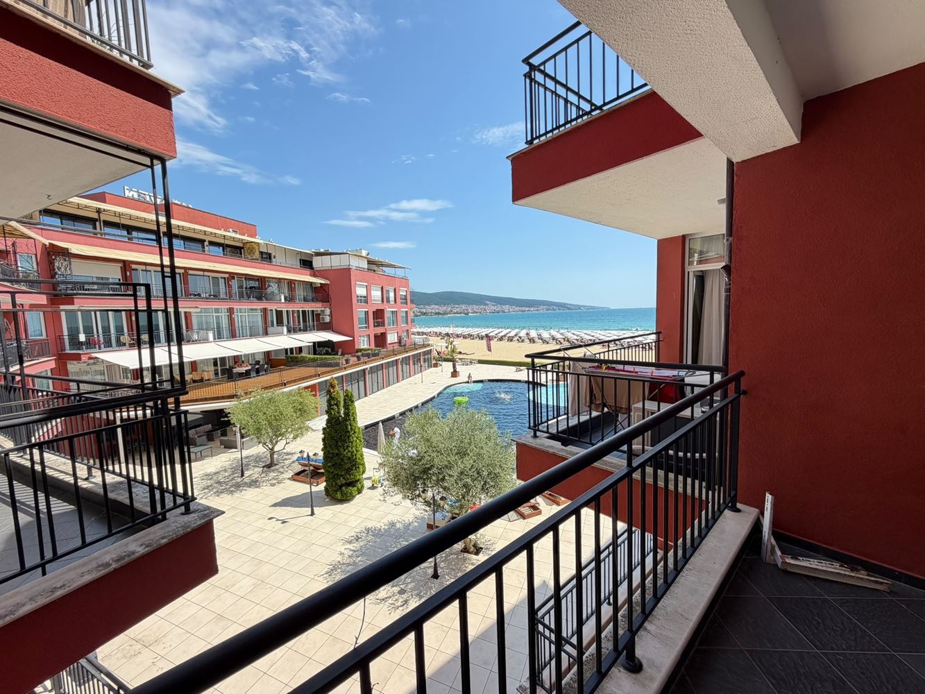 Luxuriöse Wohnung in erster Meereslinie in Sonnenstrand mit frontalem Meerblick